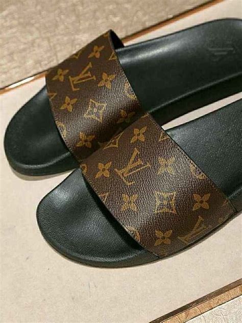 chinelo louis vuitton feminino|louis vuitton shoes.